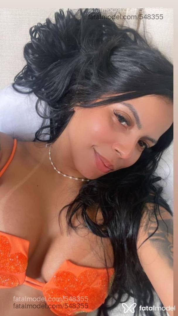 Acompanhante mulher morena (o) de olhos pretos - Julia Feraz