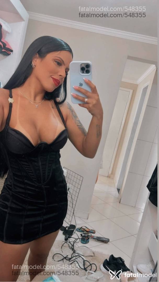 Acompanhante mulher morena (o) de olhos pretos - Julia Feraz