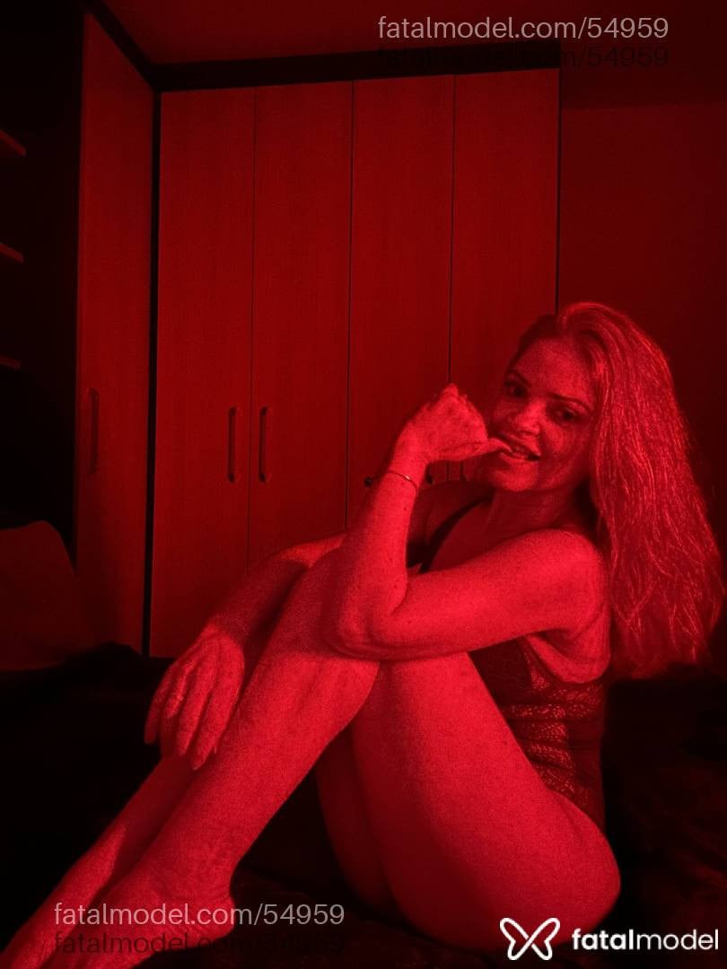 Acompanhante mulher ruiva (o) de olhos castanhos em Virtual - Nina Sag
