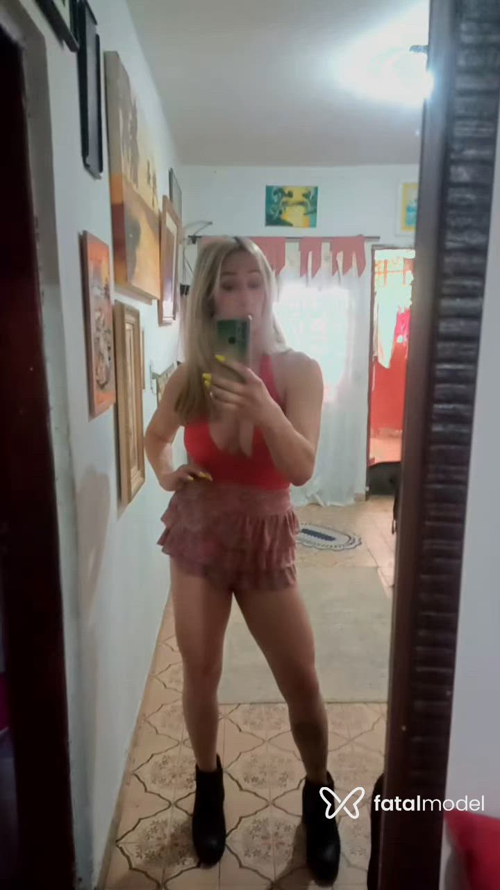 Acompanhante mulher trans loira (o) de olhos mel - Cibele rondy