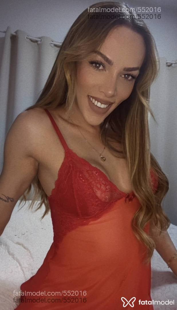 Acompanhante mulher trans loira (o) de olhos castanhos - Karol ferrara