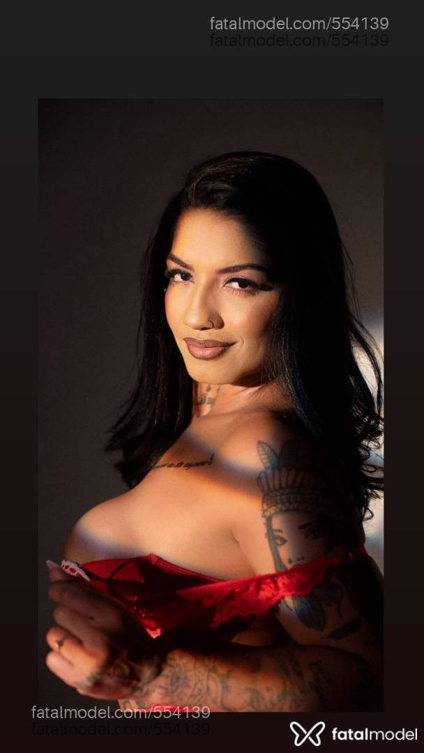 Acompanhante mulher morena (o) de olhos pretos - Yndia Maraaa