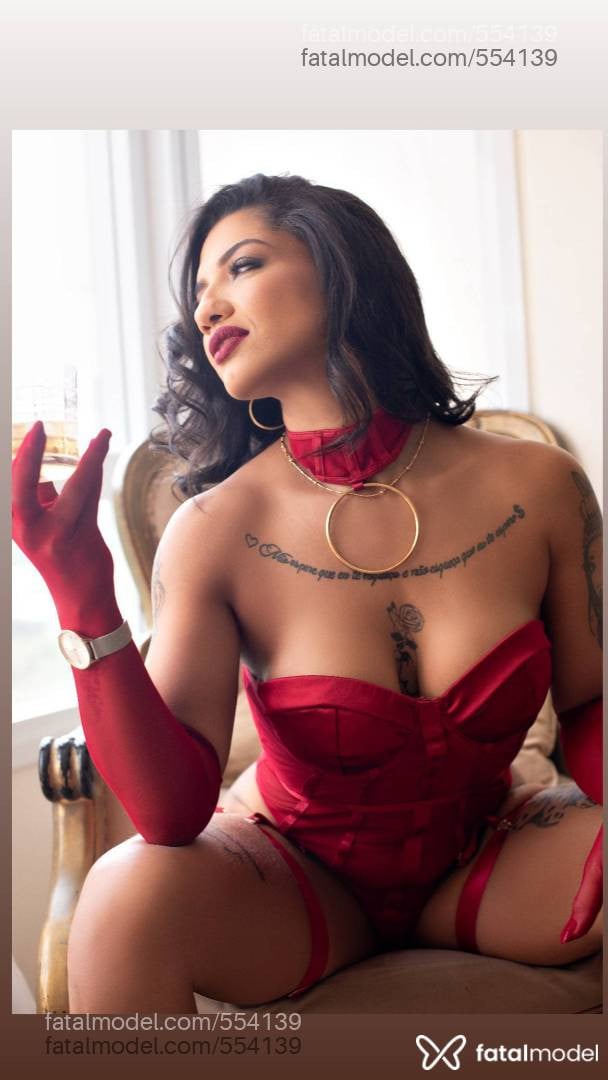 Acompanhante mulher morena (o) de olhos pretos - Yndia Maraaa