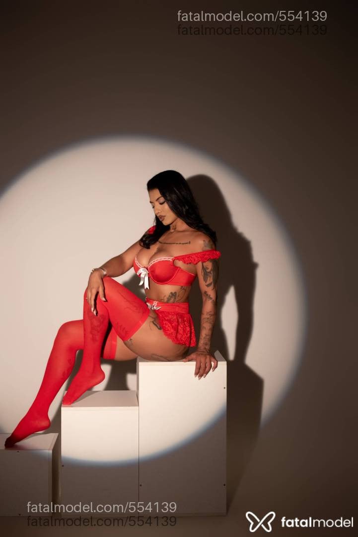 Acompanhante mulher morena (o) de olhos pretos - Yndia Maraaa
