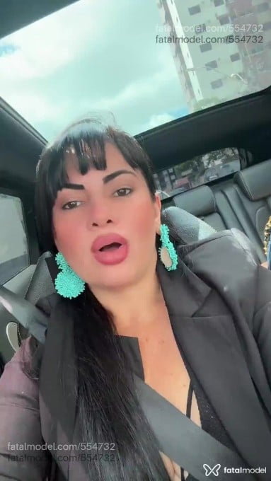 Acompanhante mulher morena (o) de olhos castanhos - Mari Acompanhante mulher morena (o) de olhos castanhos - Mari