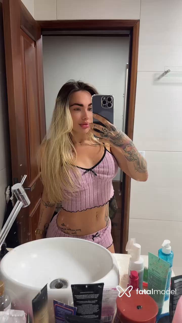 Acompanhante mulher loira (o) de olhos verdes - Thallyssa Abreu