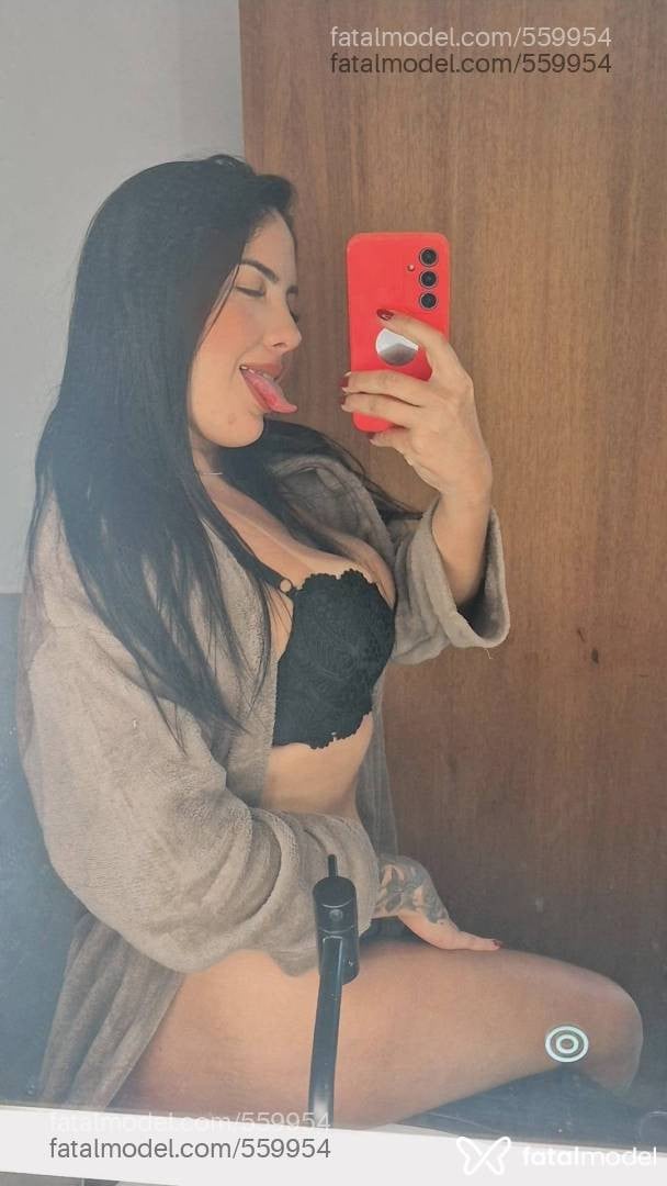 Acompanhante mulher com cabelo castanho de olhos castanhos - Lana Biase