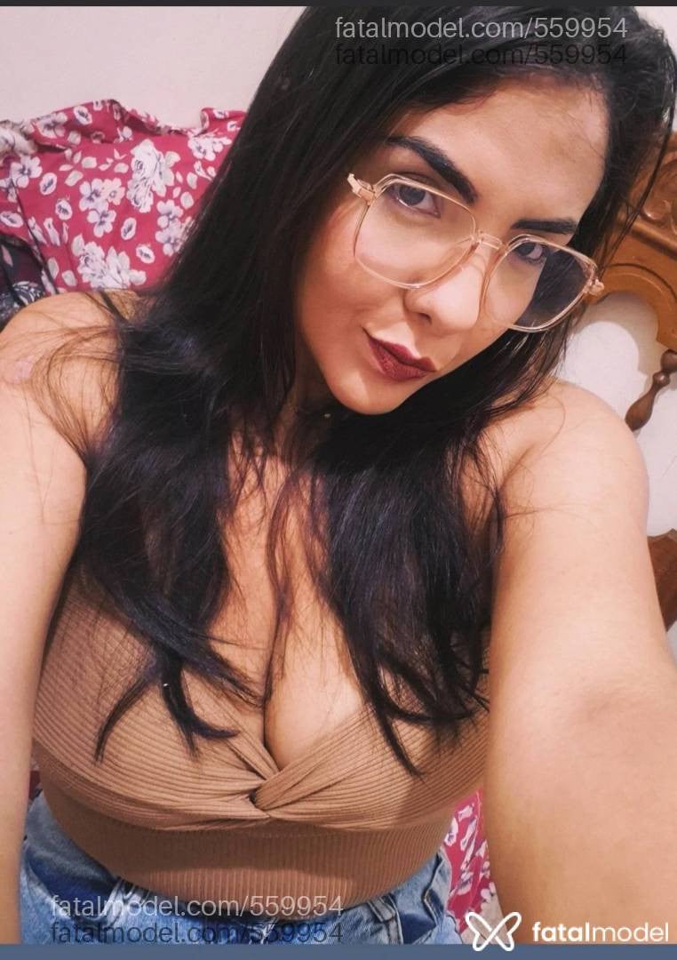 Acompanhante mulher com cabelo castanho de olhos castanhos em Nova Friburgo - Any
