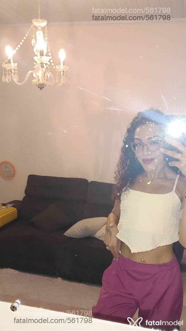 Acompanhante mulher trans ruiva (o) de olhos castanhos - Renata Xavier