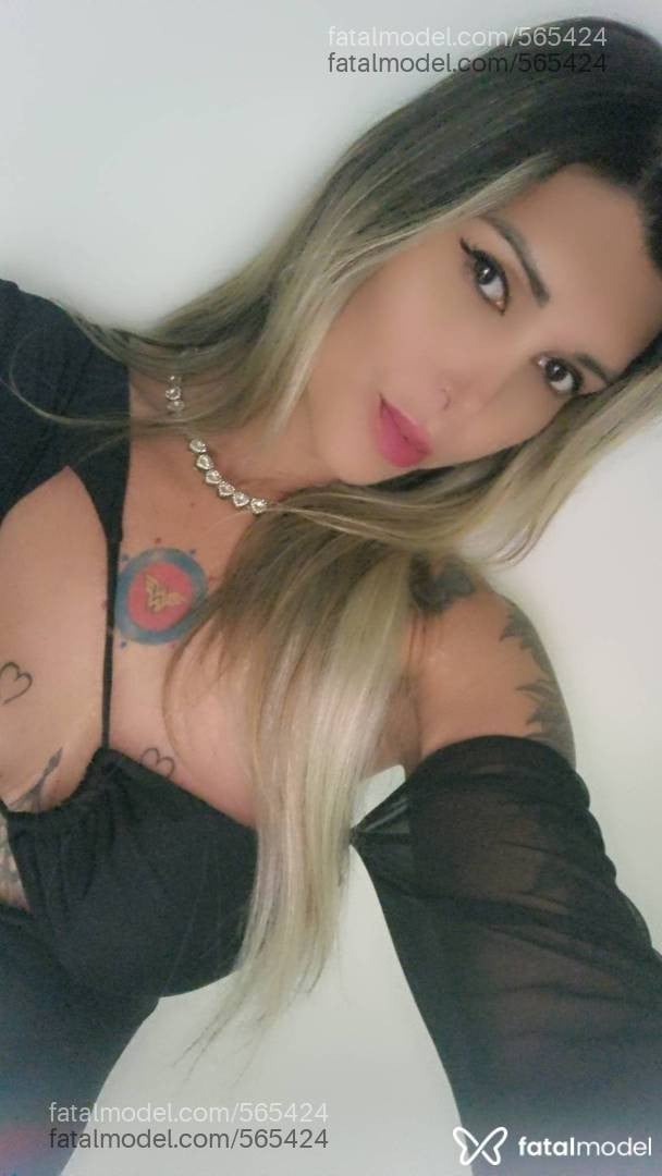 Acompanhante mulher loira (o) de olhos castanhos - Mileny