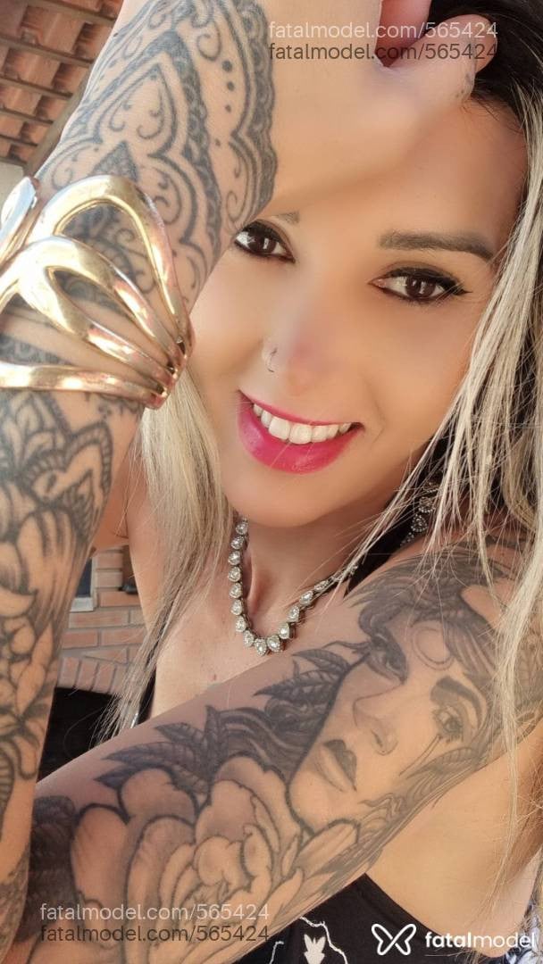 Acompanhante mulher loira (o) de olhos castanhos - Mileny