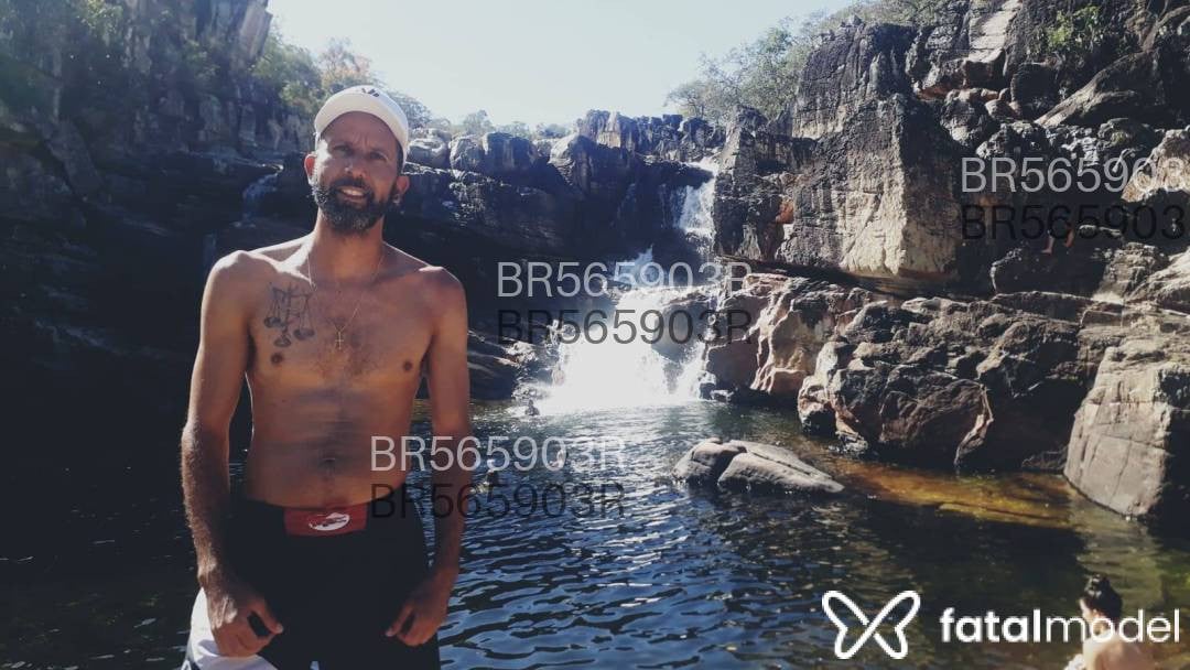 Acompanhante homem com cabelo castanho de olhos castanhos em Brasília Acompanhante homem com cabelo castanho de olhos castanhos em Brasília - Russell