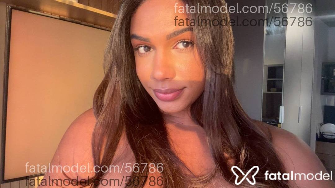 Acompanhante travesti com cabelo castanho de olhos pretos em São Paulo - BRUNA ARANTES