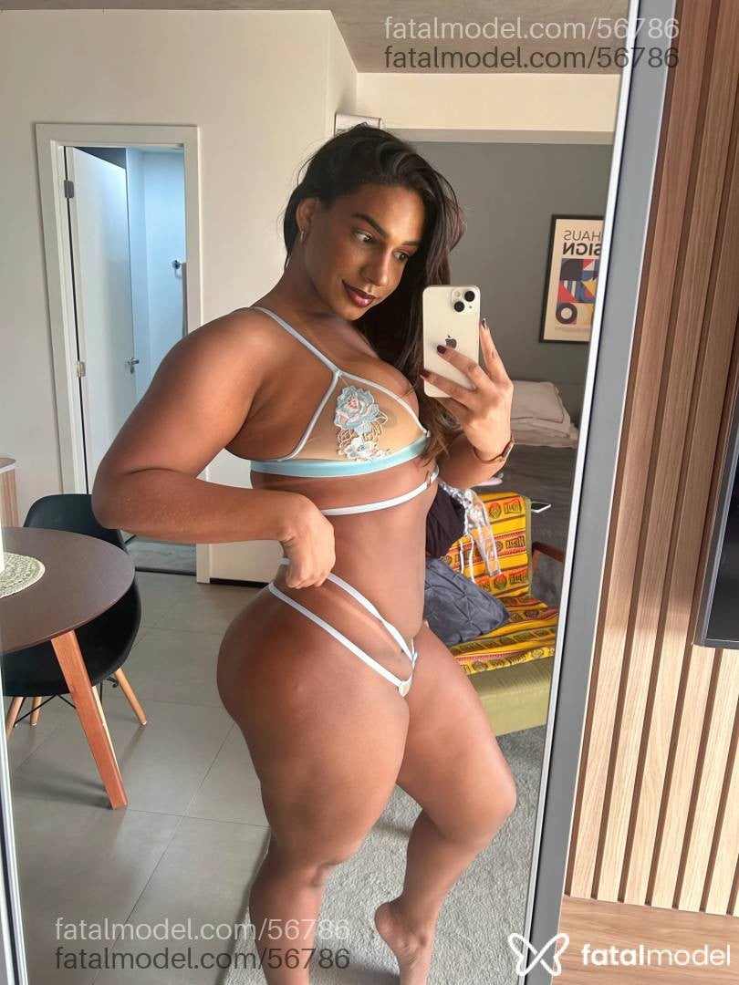 Acompanhante travesti com cabelo castanho de olhos pretos - BRUNA ARANTES