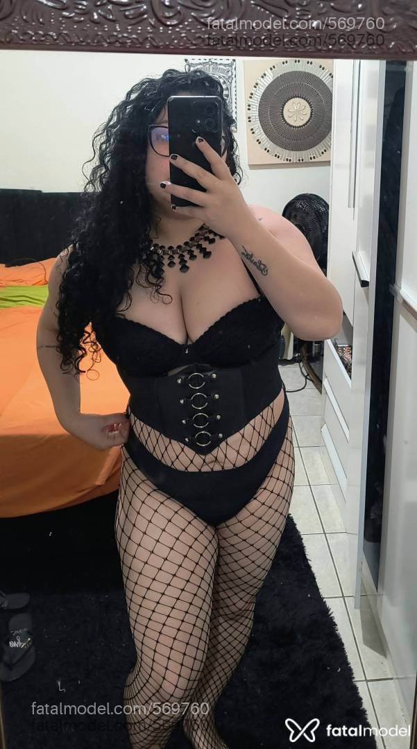 Acompanhante mulher com cabelo castanho de olhos castanhos em Videira Acompanhante mulher com cabelo castanho de olhos castanhos em Videira - Pietra