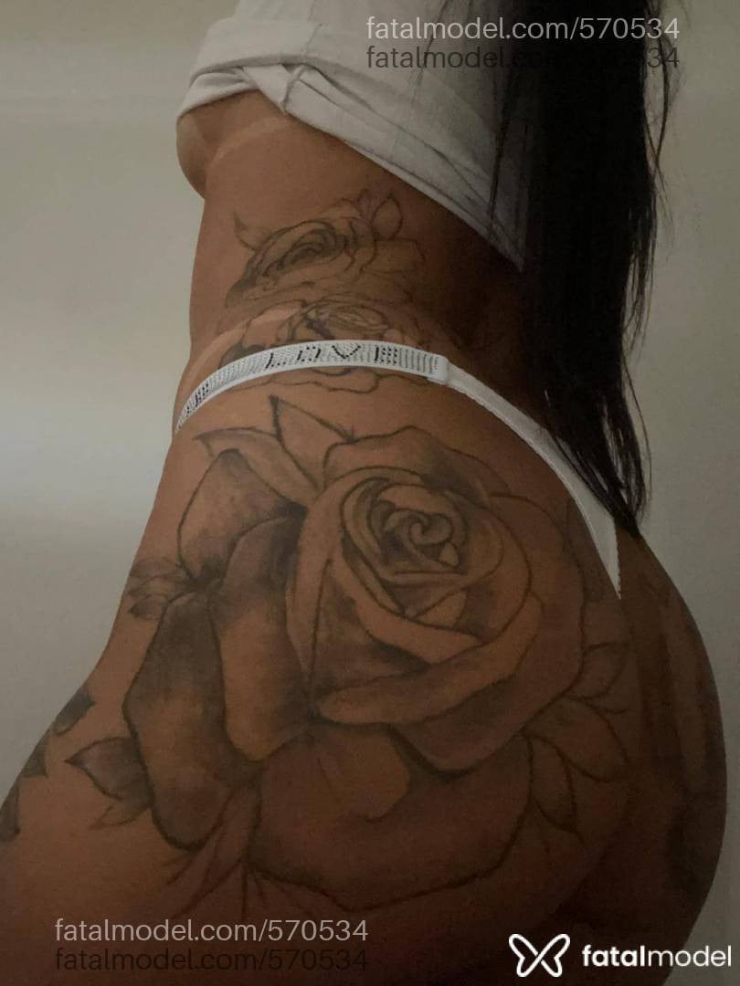 Acompanhante mulher morena (o) de olhos pretos - Mel