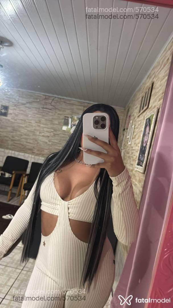 Acompanhante mulher morena (o) de olhos pretos - Mel