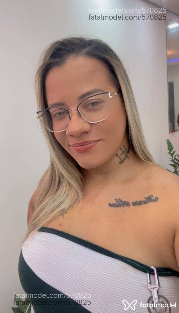 Acompanhante mulher loira (o) de olhos mel - Lelle