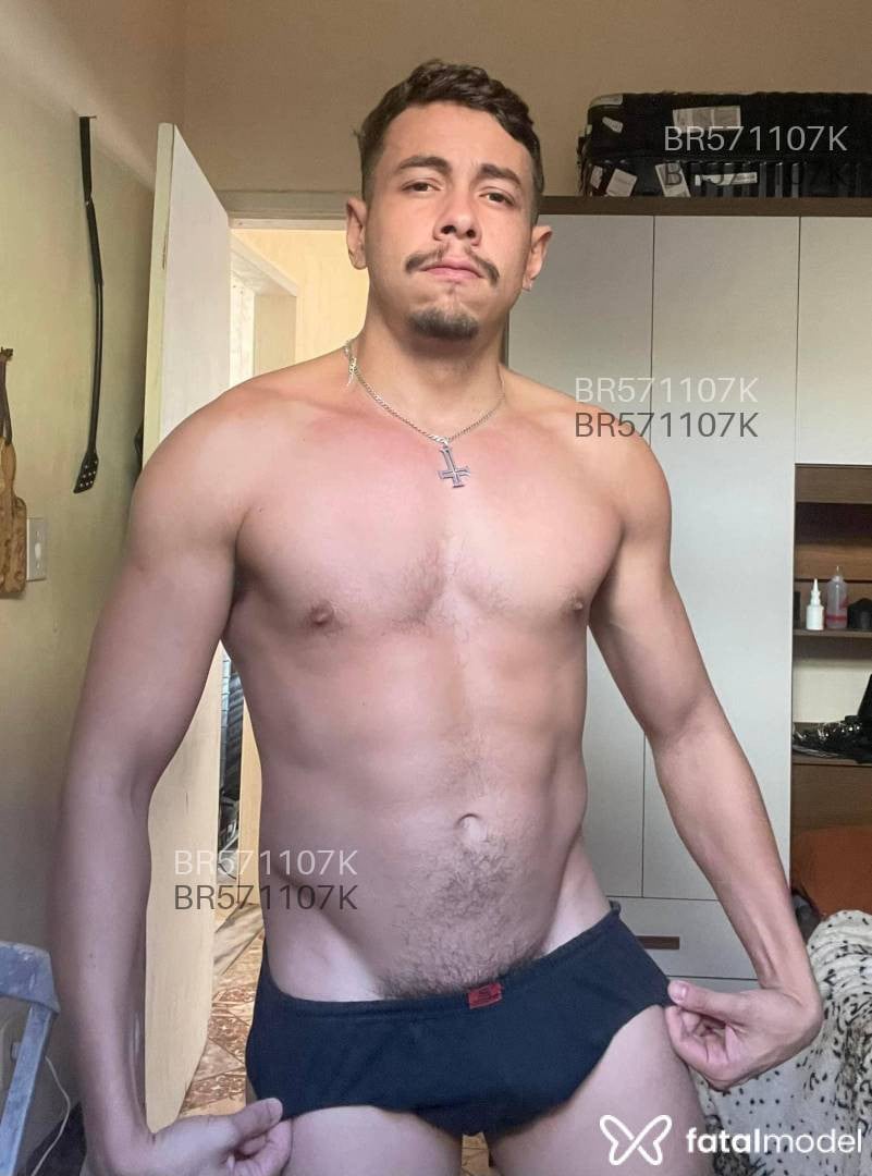 Acompanhante homem com cabelo castanho de olhos castanhos em Rio de Janeiro Acompanhante homem com cabelo castanho de olhos castanhos em Rio de Janeiro - Italo Santos