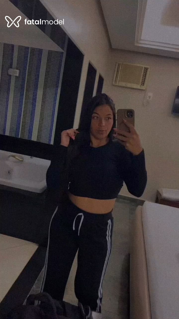 Acompanhante mulher morena (o) de olhos mel - Morena