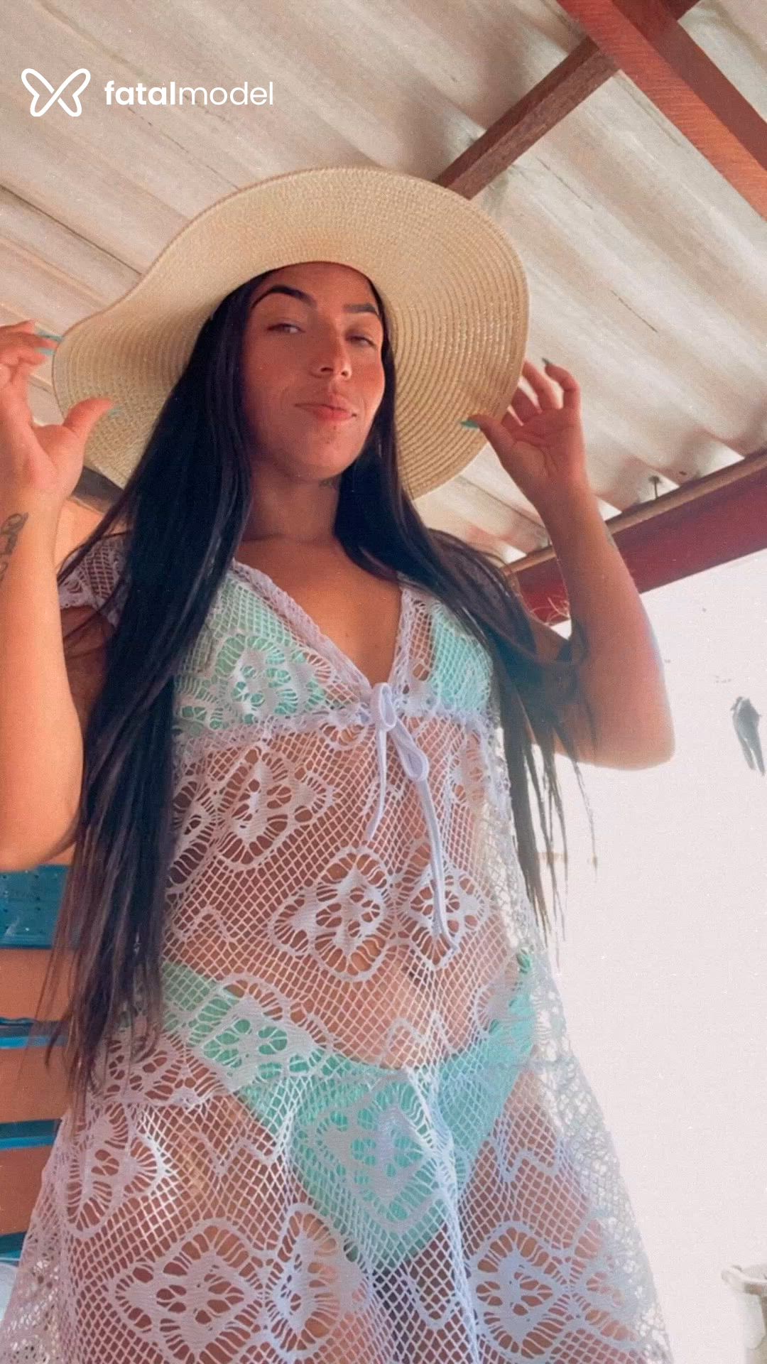 Acompanhante mulher morena (o) de olhos mel - Morena