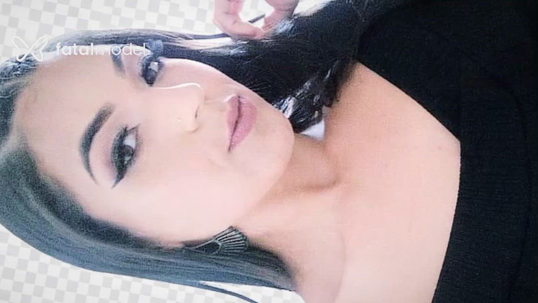 Acompanhante mulher morena (o) de olhos mel - Morena