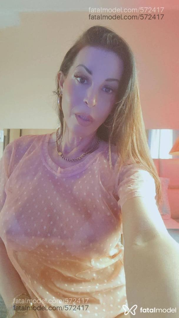 Acompanhante mulher com cabelo castanho de olhos castanhos - Julia Castelo