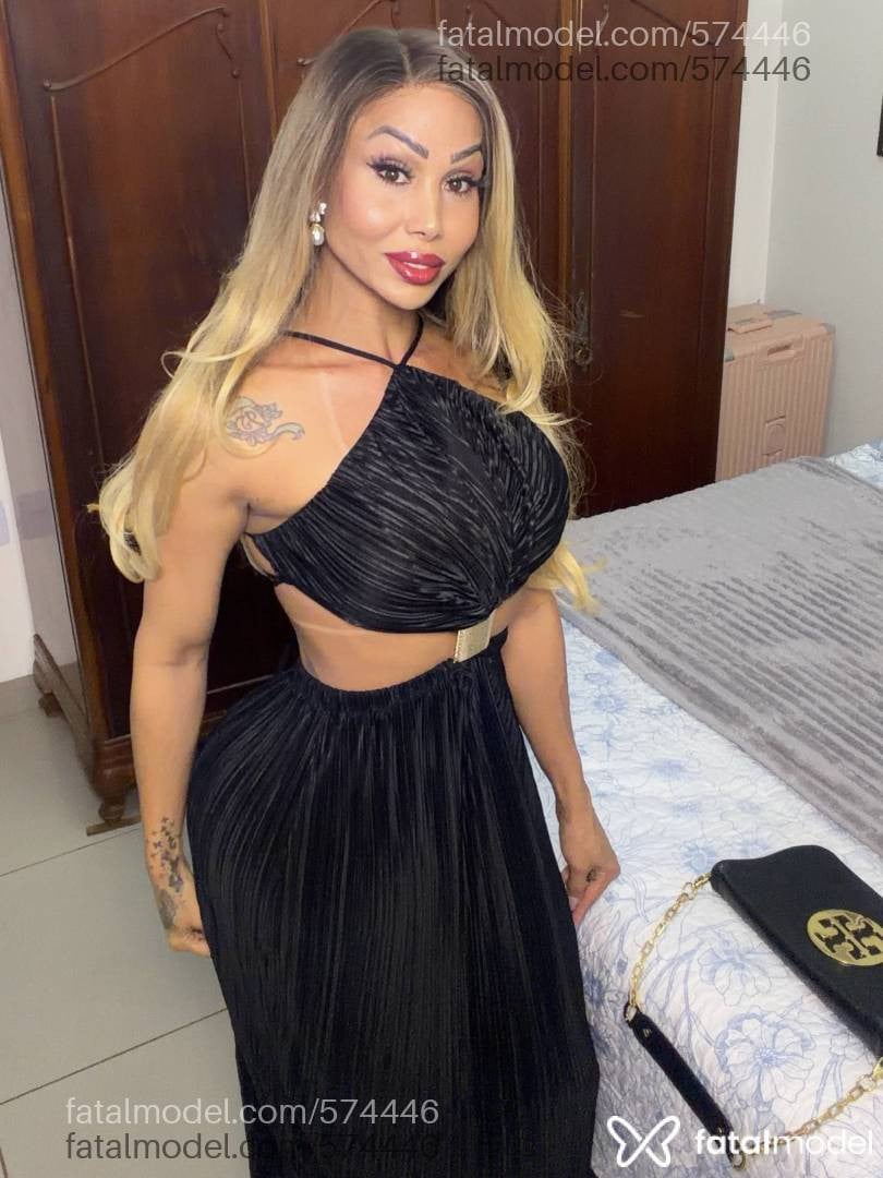 Acompanhante mulher trans loira (o) de olhos mel - Agatha ferraz