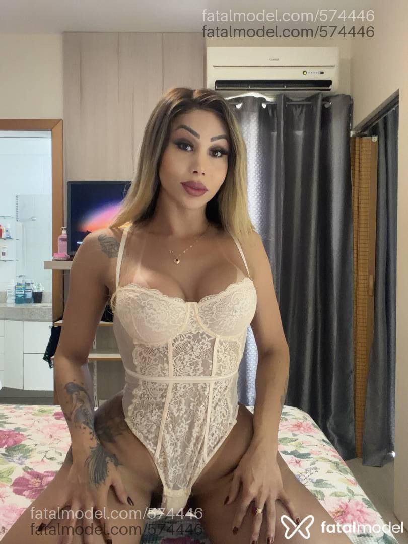 Acompanhante mulher trans loira (o) de olhos mel - Agatha ferraz