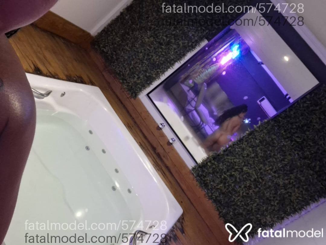 Acompanhante mulher com cabelo castanho de olhos castanhos em Santa Maria - LÍVIA