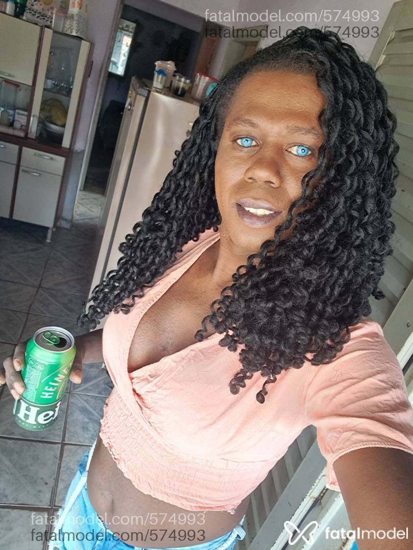 Acompanhante mulher trans com cabelo colorido de olhos pretos em São Sebastião do Paraíso Acompanhante mulher trans com cabelo colorido de olhos pretos em São Sebastião do Paraíso - Sabrina bina