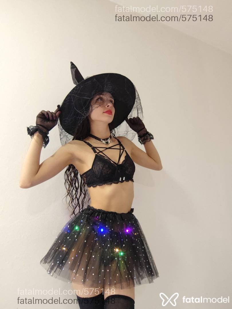 Acompanhante mulher com cabelo castanho de olhos mel - Stefani Lili