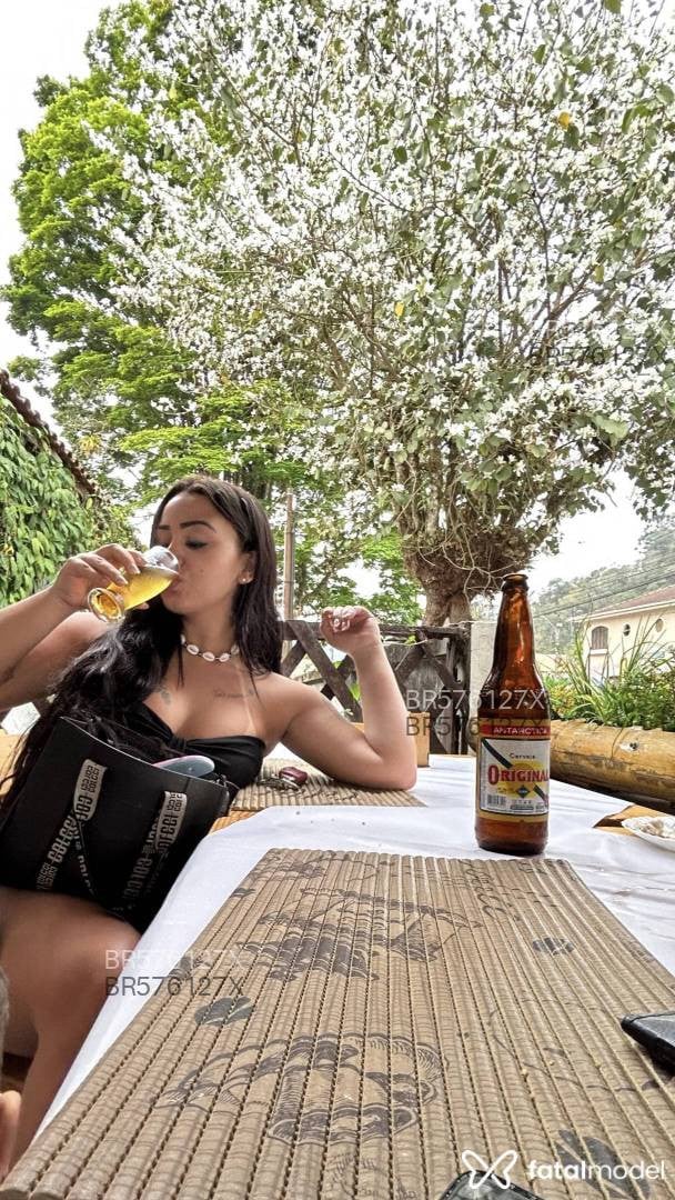 Acompanhante mulher morena (o) de olhos castanhos - Bruna