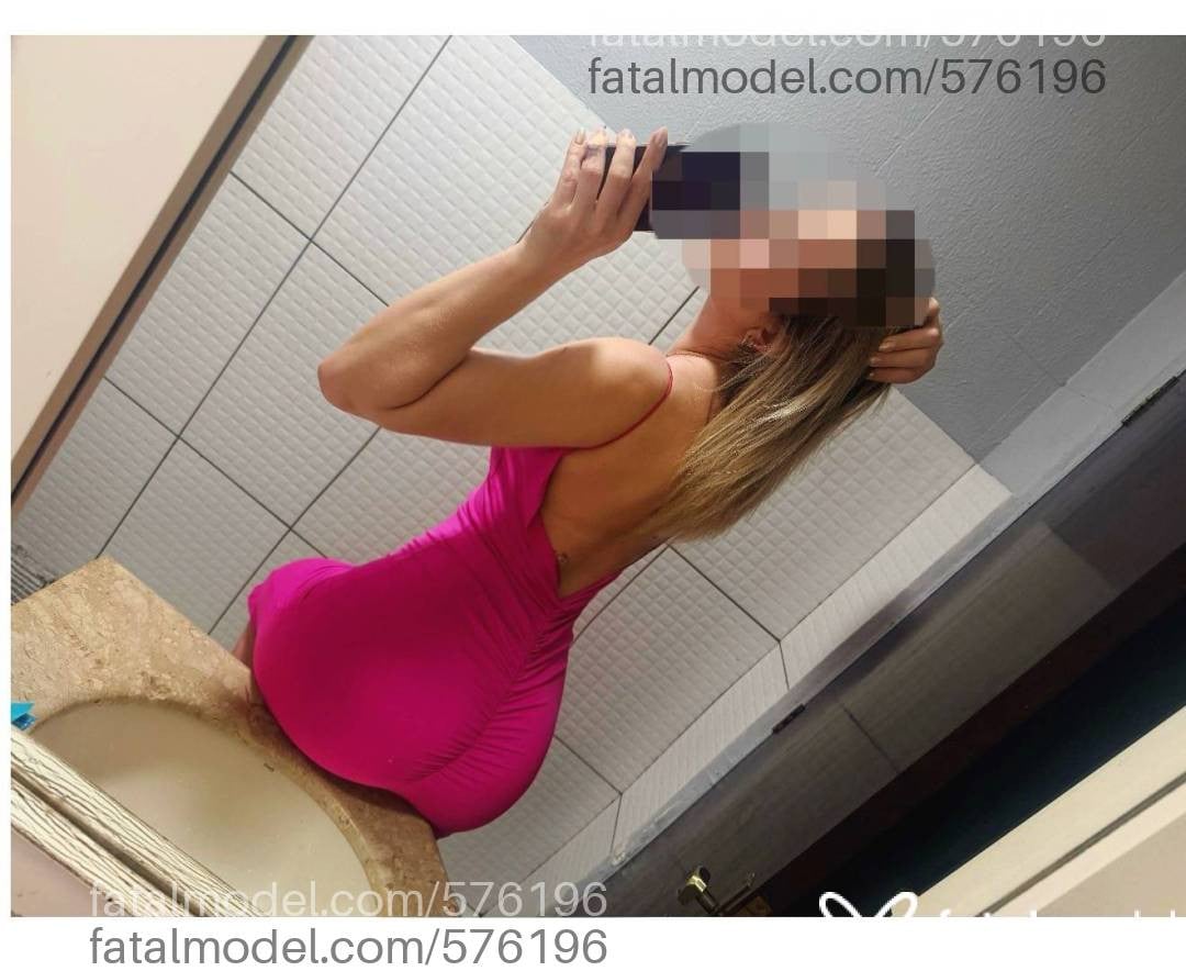 Acompanhante mulher loira (o) de olhos castanhos - IZABELY