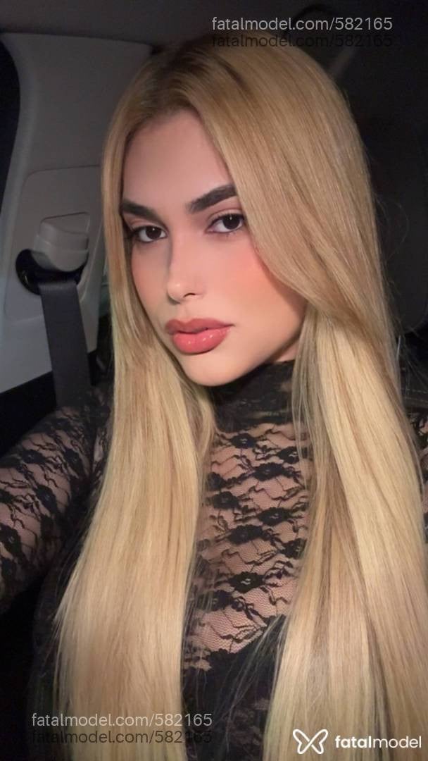 Acompanhante mulher trans loira (o) de olhos castanhos - Thaissa Longati