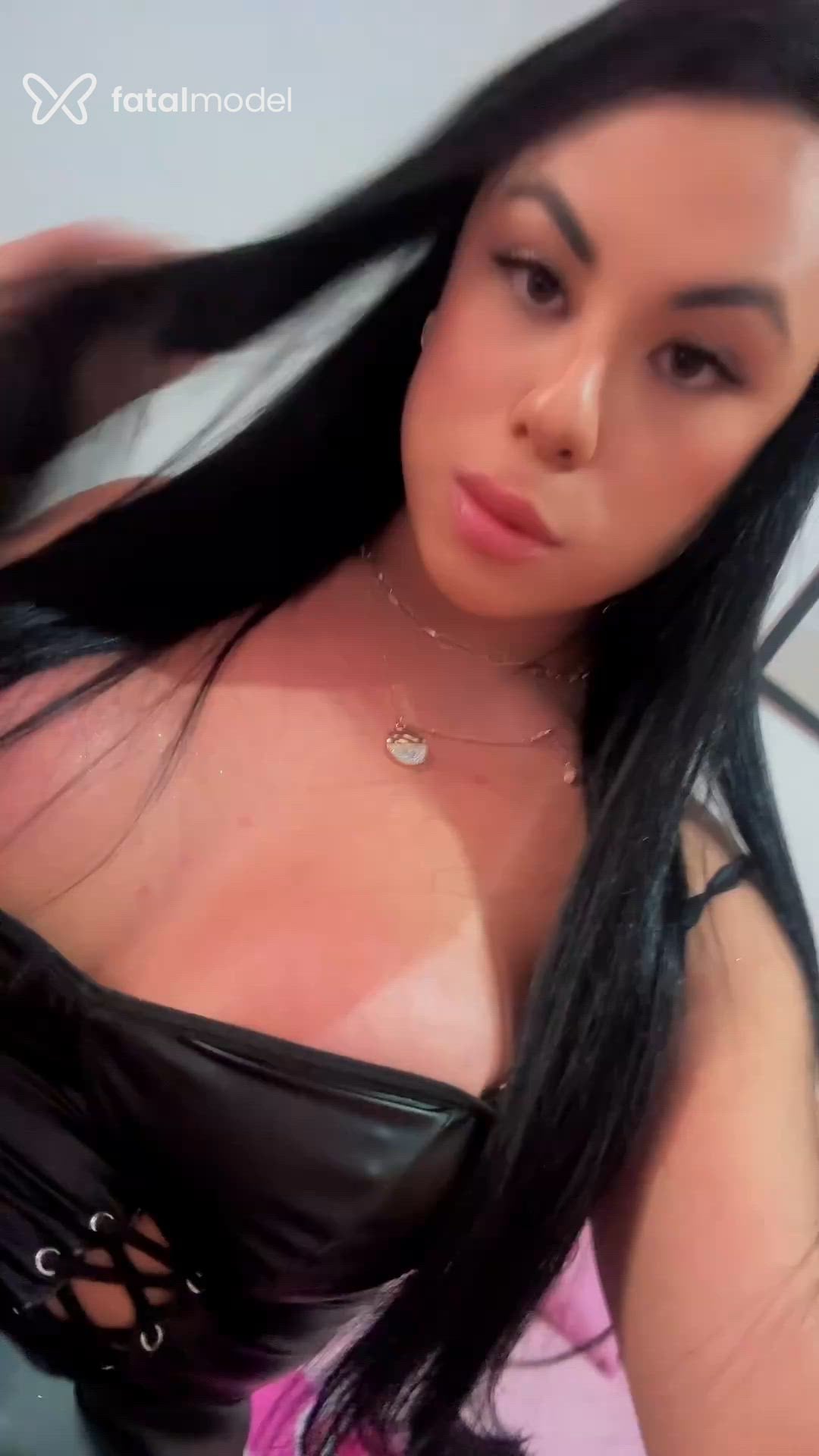 Acompanhante mulher trans morena (o) de olhos castanhos - LOHANNE
