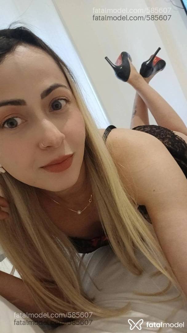 Acompanhante mulher loira (o) de olhos verdes - Camila Rabbit