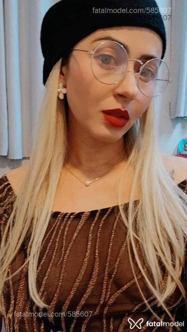 Acompanhante mulher loira (o) de olhos verdes - Camila Rabbit