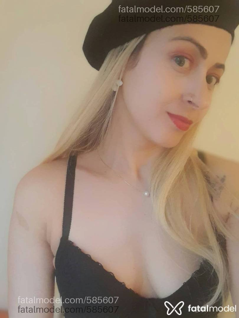 Acompanhante mulher loira (o) de olhos verdes - Camila Rabbit