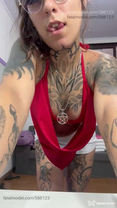 Acompanhante mulher com cabelo castanho de olhos castanhos - Lolla Acompanhante mulher com cabelo castanho de olhos castanhos - Lolla