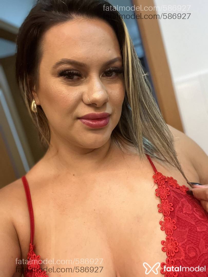 Acompanhante mulher loira (o) de olhos castanhos - Larissa Castro