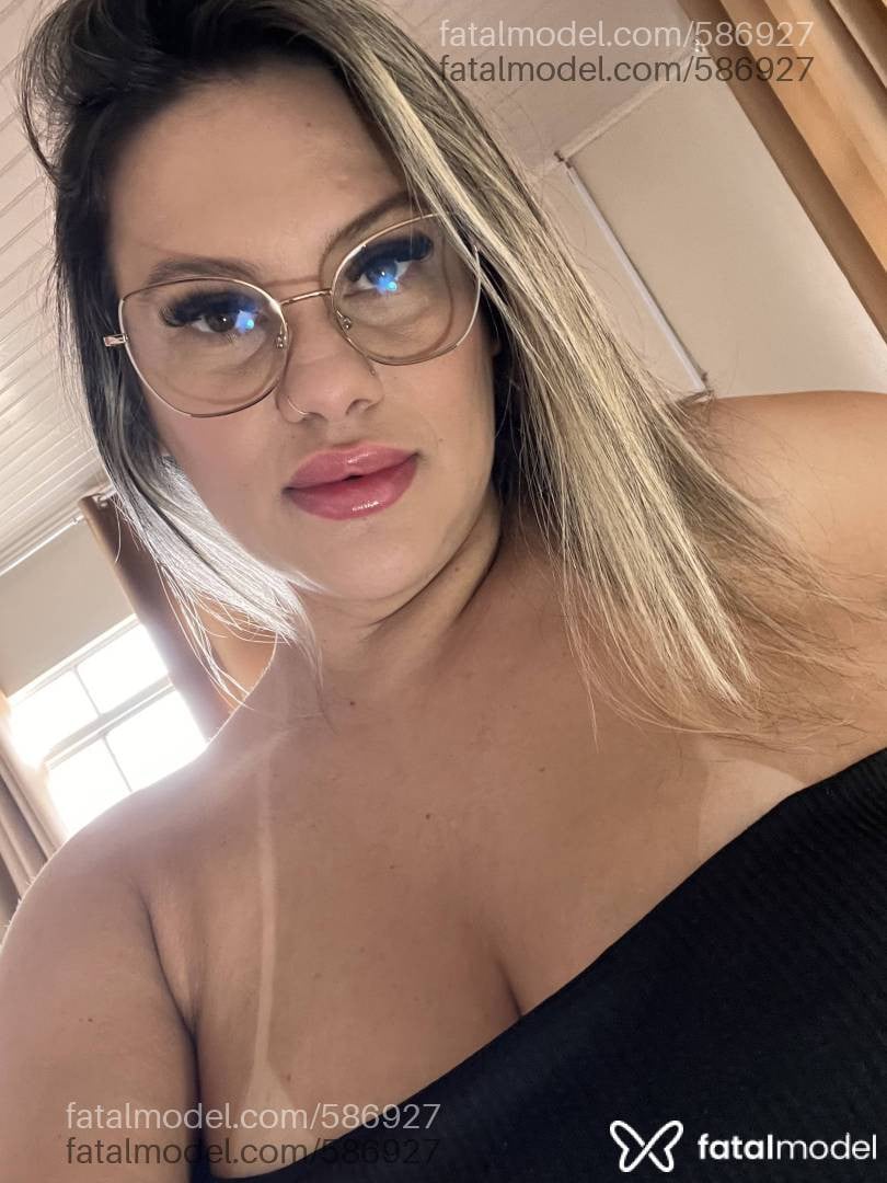 Acompanhante mulher loira (o) de olhos castanhos - Larissa Castro