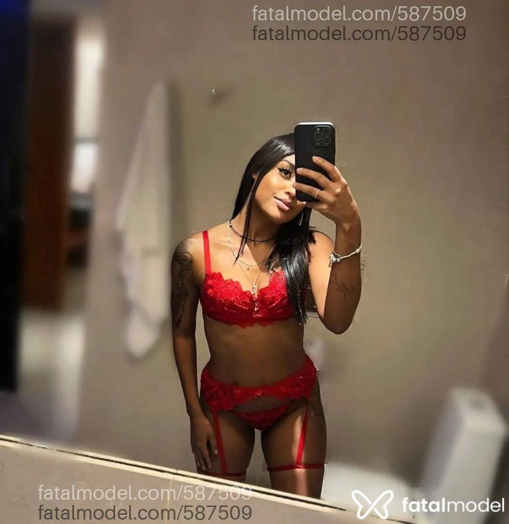 Acompanhante mulher morena (o) de olhos pretos - Luara Del Mare