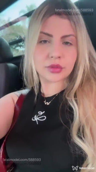 Acompanhante mulher loira (o) de olhos azuis - Izabela Acompanhante mulher loira (o) de olhos azuis - Izabela