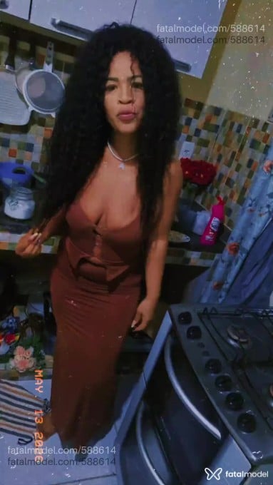 Acompanhante mulher com cabelo castanho de olhos castanhos em Nova Friburgo - Cristal Oliveira