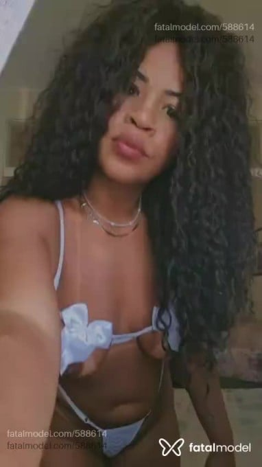 Acompanhante mulher com cabelo castanho de olhos castanhos em Nova Friburgo - Cristal Oliveira