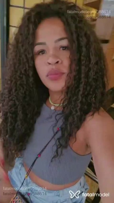 Acompanhante mulher com cabelo castanho de olhos castanhos em Nova Friburgo - Cristal Oliveira