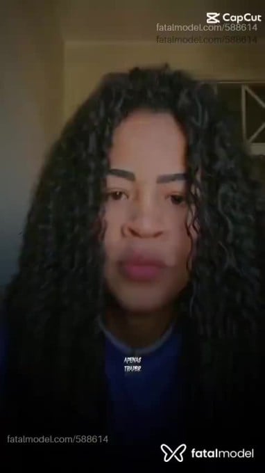 Acompanhante mulher com cabelo castanho de olhos castanhos - Cristal Oliveira Acompanhante mulher com cabelo castanho de olhos castanhos - Cristal Oliveira