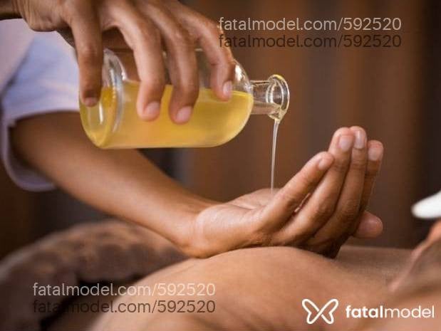 Acompanhante mulher com cabelo castanho de olhos azuis em Xanxerê - Loh