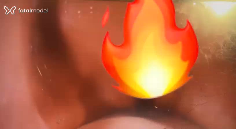 Acompanhante mulher com cabelo castanho de olhos azuis - Loh